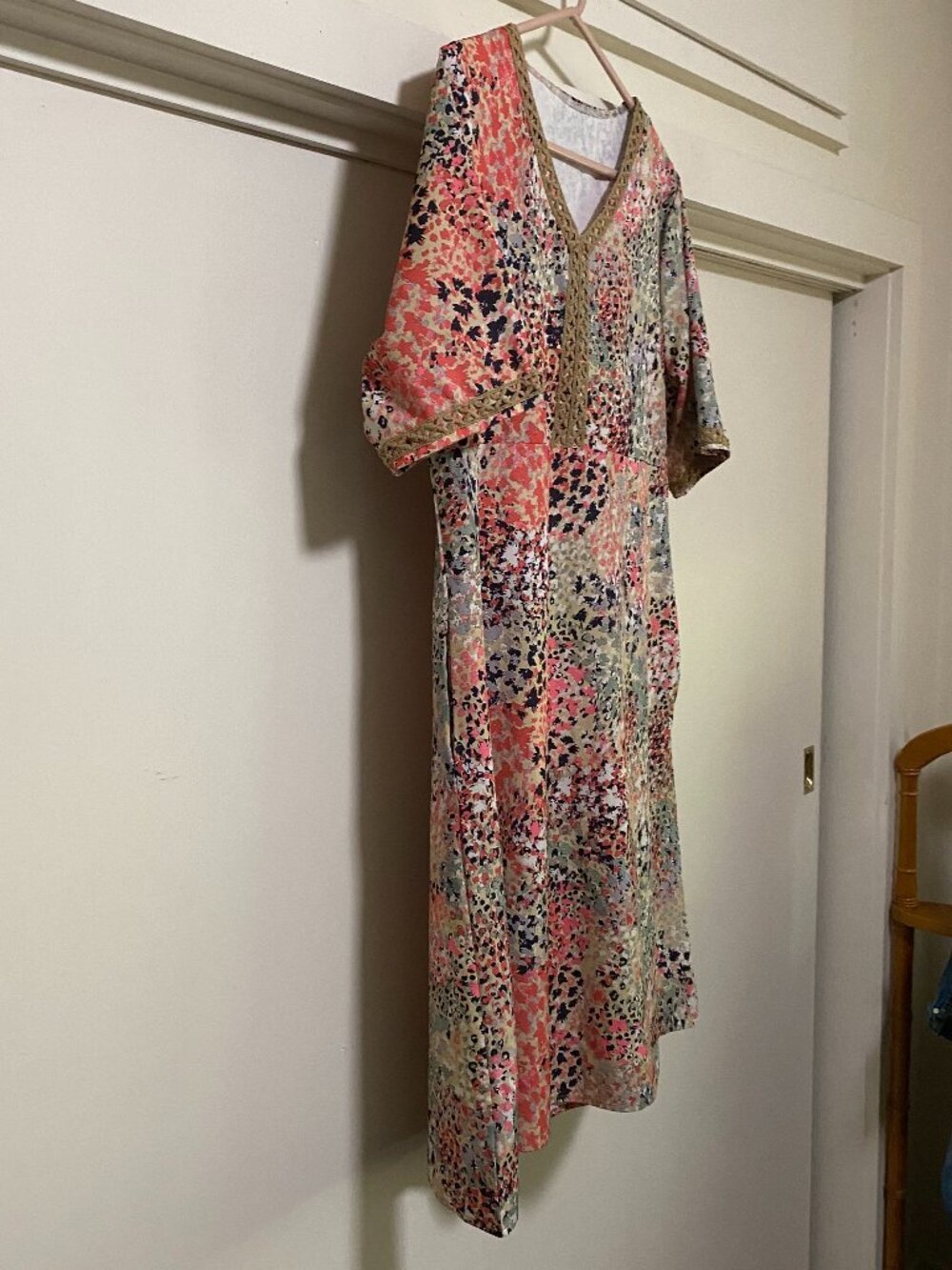 Multi-color, short sleeve dress w/tan cotton lace & POCKETS, size L